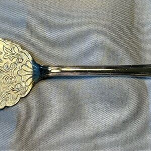 Vintage silver-plated cake or pie server